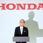 　記者会見に臨むホンダの三部敏宏社長＝１４日午後、東京都新宿区