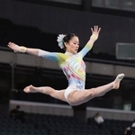 　女子個人総合　西山実沙の平均台＝東京体育館