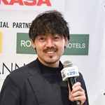 　Ｆリーグの開幕前イベントで抱負を述べる日本フットサルトップリーグの松井大輔理事長＝１４日、東京都内