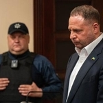 　１２日、ウクライナ・キーウの高等反汚職裁判所に姿を見せたイエルマーク前大統領府長官（ゲッティ＝共同）