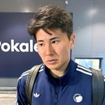 　サッカーのデンマーク・カップ決勝を終え、取材に応じるコペンハーゲンの鈴木淳＝１４日、コペンハーゲン（共同）