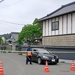 　強盗殺人事件があった富山英子さんの住宅付近＝１５日午前、栃木県上三川町