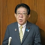 　記者会見する金子国交相＝１５日午前、国会