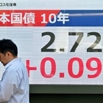 　一時２・７２０％を付けた新発１０年債の利回りを示すモニター＝１５日午後、東京都中央区