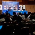 　サッカーＷ杯北中米３カ国大会に臨む日本代表メンバーを発表し記者会見する森保一監督（奥中央）＝１５日、東京都内