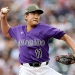 　ダイヤモンドバックス戦に先発し、５回７安打２失点で４勝目を挙げたロッキーズ・菅野。日米通算で１５０勝とした＝デンバー（ゲッティ＝共同）