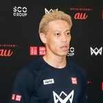 　取材に応じ、長友佑都への期待を語る本田圭佑＝１７日、川崎市