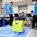 　巡回型展示会「ＫＯＳＥＮ　ＰＡＲＫ」に出展した、木更津高専の「ラインカー」のロボット＝１７日午後、宇都宮市