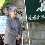 　「長崎原爆青年乙女の会」の集会で話す横山照子さん＝１７日午前、長崎市