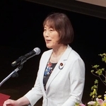 　那覇市内で講演する共産党の田村委員長＝１７日午後