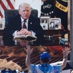 　１７日、米ワシントンで開かれた宗教イベントで流されたトランプ大統領のビデオメッセージ（ＡＰ＝共同）