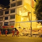 　救援活動が続く中国南部の広西チワン族自治区柳州市で起きた地震の現場＝１８日（ＣＮＳ＝共同）
