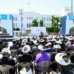 　光州事件の発生から４６年を迎え、韓国・光州市で開かれた犠牲者を悼む政府主催の追悼式典＝１８日（共同）