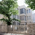 　桜蔭中学・高校の校舎＝１５日、東京都文京区