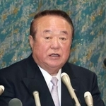 　記者会見する「ばんえい競馬の未来を考える会」の小森唯永代表＝１８日午後、北海道帯広市