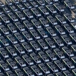 　ＥＶモーターズ・ジャパン製の電気自動車バス＝１８日午後、大阪市城東区（共同通信社ヘリから））