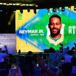 　Ｗ杯ブラジル代表の発表で、電光掲示板に表示されたネイマール＝１８日、リオデジャネイロ（ＡＰ＝共同）