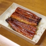 　完全養殖ウナギのかば焼き＝１９日午後、農林水産省