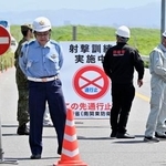 　陸上自衛隊東富士演習場での「ハイマース」射撃訓練で、一時通行止めになった国道４６９号。午前に射撃は行われなかった＝２０日午前１０時２分、静岡県裾野市