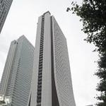 　ＳＯＭＰＯホールディングスが入るビル＝東京都新宿区