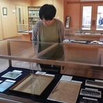 　永井隆博士の没後７５年を記念した企画展＝１８日、長崎市