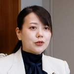 　自身の産休について報道各社の取材に応じる京都府八幡市の川田翔子市長＝２１日午後、市役所