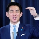　記者会見する自民党の小林政調会長＝２１日午後、東京・永田町の党本部