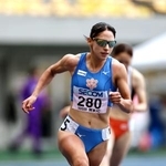 　女子４００メートル準決勝　決勝進出を決めた青木アリエ＝カンセキスタジアムとちぎ