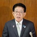 　記者会見する金子国交相＝２２日午前、国会