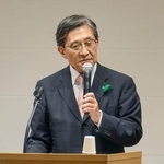 　シンポジウムに登壇した京都市の松井孝治市長＝２２日午後、京都市左京区