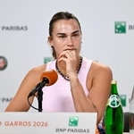 　テニスの全仏オープン開幕を前に記者会見するアリーナ・サバレンカ＝２２日、パリ（共同）