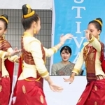 　ラオスフェスティバル２０２６の開会式で民族舞踊を鑑賞される愛子さま＝２３日午前、東京都渋谷区の代々木公園（代表撮影）