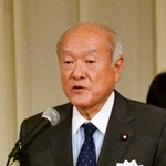 　福岡市の自民党会合に出席した鈴木幹事長＝２３日午前