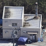 　旭山動物園の焼却炉がある建物＝４月、北海道旭川市
