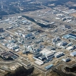 　日本原燃の使用済み核燃料再処理工場＝３月、青森県六ケ所村