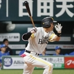 　３回ソフトバンク２死満塁、柳田が中前に２点打を放つ＝みずほペイペイドーム