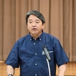 　国民民主党沖縄県連大会であいさつする榛葉幹事長＝２３日午後、那覇市