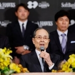 　記者会見で話すソフトバンクの王貞治球団会長＝２３日、福岡市