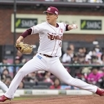 　ロッテ戦に先発し、７回途中３失点で今季初勝利を挙げた楽天・藤井＝楽天モバイルパーク