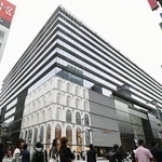 　東京・銀座の商業施設「ＧＩＮＺＡ　ＳＩＸ」＝２０１７年