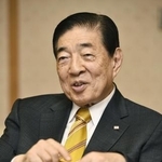 　インタビューに答える日本赤十字社社長の近衛忠☆さん＝２０１４年９月、東京都港区（注）☆は火ヘンに軍
