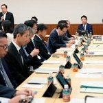 　自民党本部で開かれた自民党安全保障調査会の会合＝２５日午後、東京・永田町