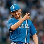 　今季初完封で６勝目を挙げた日本ハム・伊藤＝甲子園