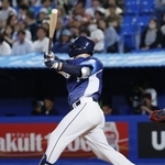 　１１回西武１死二塁、渡部が右翼線に決勝の適時二塁打を放つ＝神宮