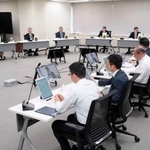 　虚偽申請をした電力会社などに対する罰則導入を検討すると明らかにした原子力規制委の定例会合＝２７日午前、東京都港区