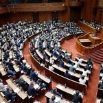　「国家情報会議」創設法が可決、成立した参院本会議＝２７日午後