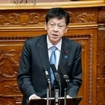 　参院本会議で答弁する松本デジタル相＝２７日午前