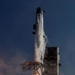 　飛行試験のため打ち上げられる米スペースＸの大型宇宙船「スターシップ」＝２２日、米テキサス州（ロイター＝共同）