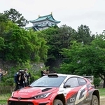 　ラリー・ジャパンの関連イベントで、トヨタ自動車の豊田章男会長がドライバー「モリゾウ」としてデモ走行するラリーカー＝２８日、名古屋市