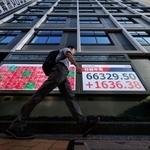 　日経平均株価の終値を示すモニター＝２９日午後、東京都中央区